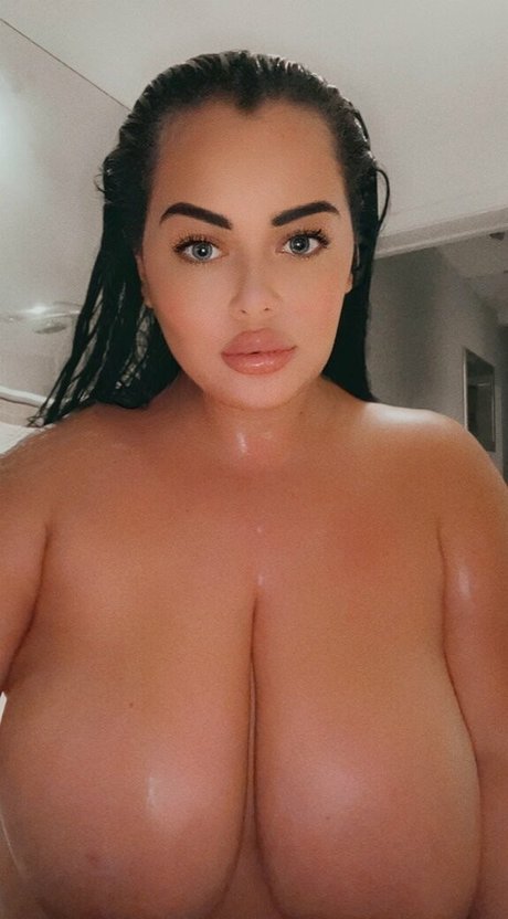 Curvykb star nice pic