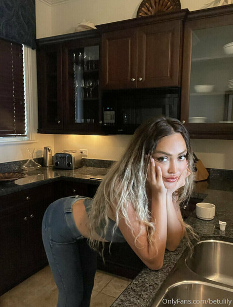 betulily porn actress galleries