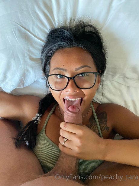 Peachytara nude model pictures