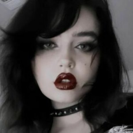 Queen Nephilim pretty model photos