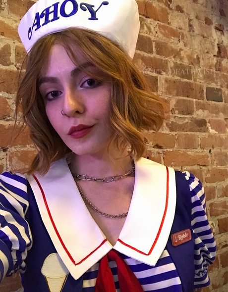 itsadeathwish star erotic photos