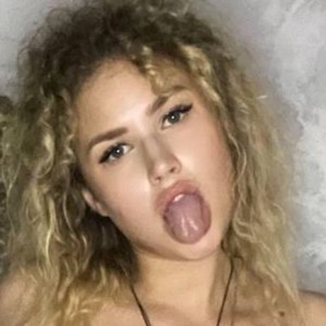 british blonde onlyfans top picture