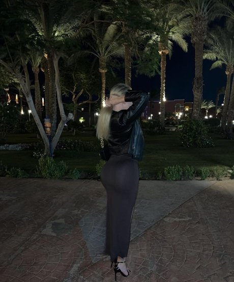 shemale outdoor onlyfans top img