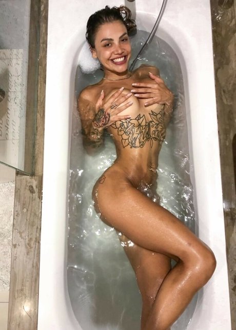 Agemg model erotic photos