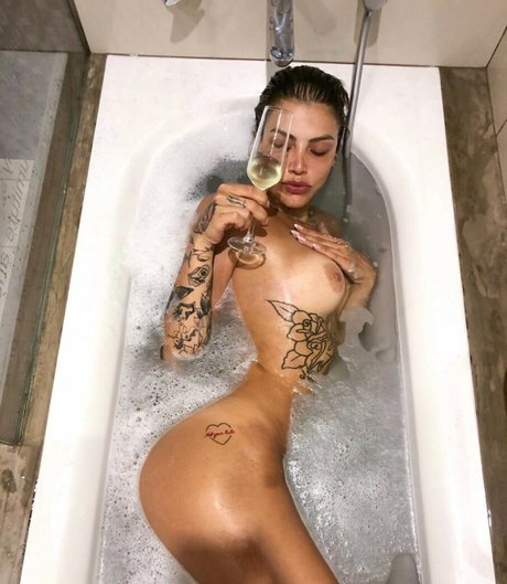 Agemg nude actress photo