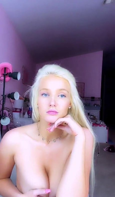 Linsey99 pornstar naked pics