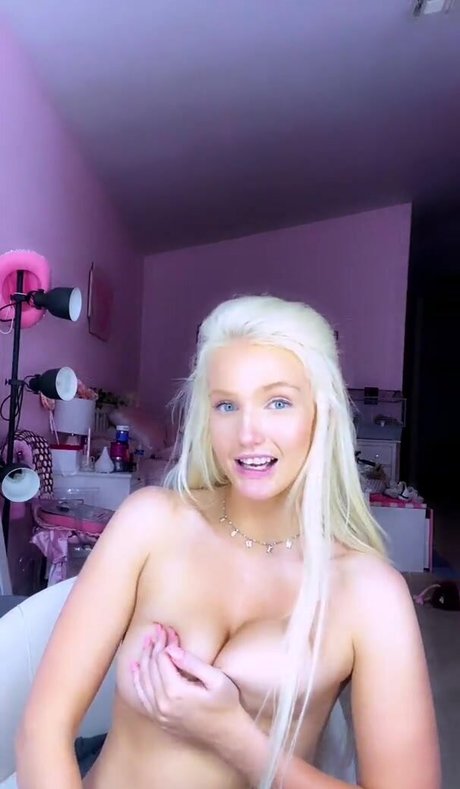 Linsey99 pretty actress photo