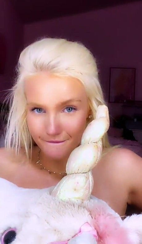 Linsey99 high quality actress pics