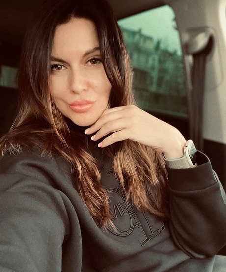 Elena Ptena hot star pic