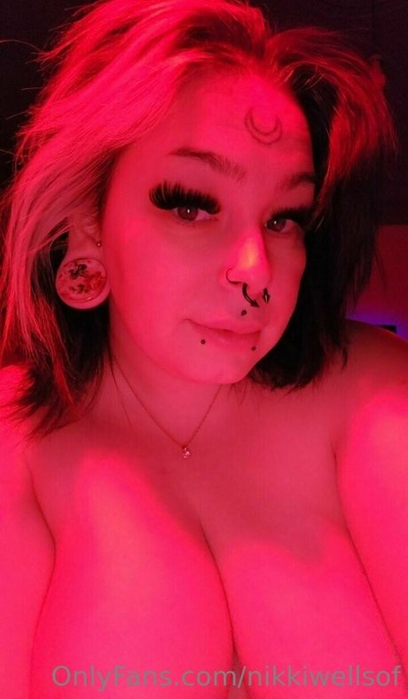 Nikkiwellsof erotic actress img