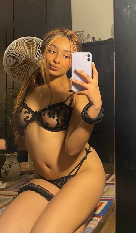 lilyluvrr model sexy galleries