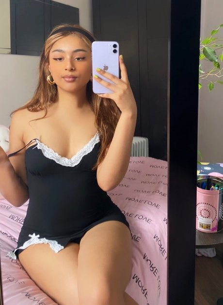 lilyluvrr model hot images