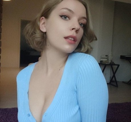 jovi fragole exclusive actress pics