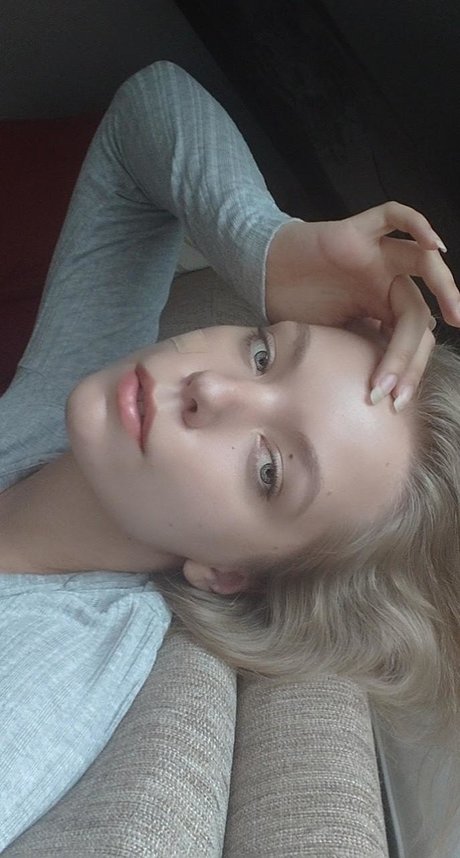 jovi fragole nude model photo