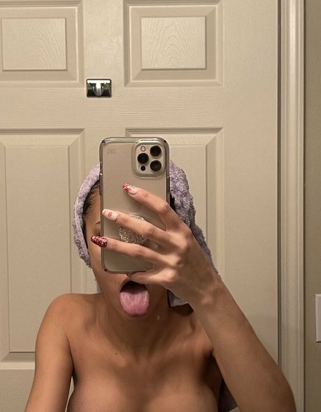 Skylar Fox nude model img