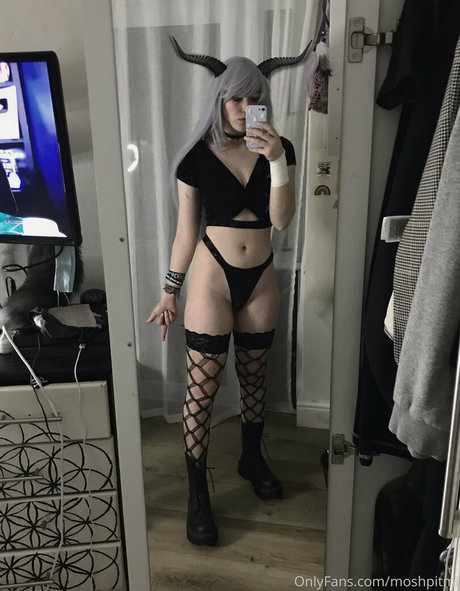 Moshpitmi model naked galleries