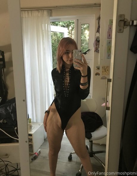 Moshpitmi perfect actress photos