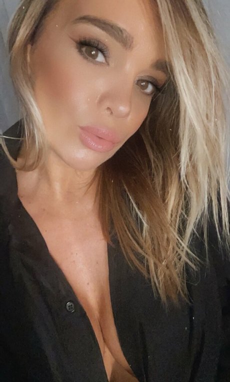 Virginie Caprice model perfect image