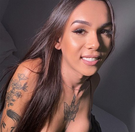 bruninhatgirl model high quality picture