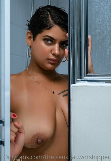 the sensual worshipper Photo Gallery