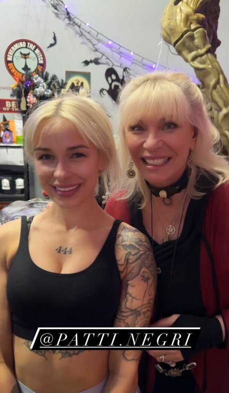 lindseyparanormal pornstar beautiful img