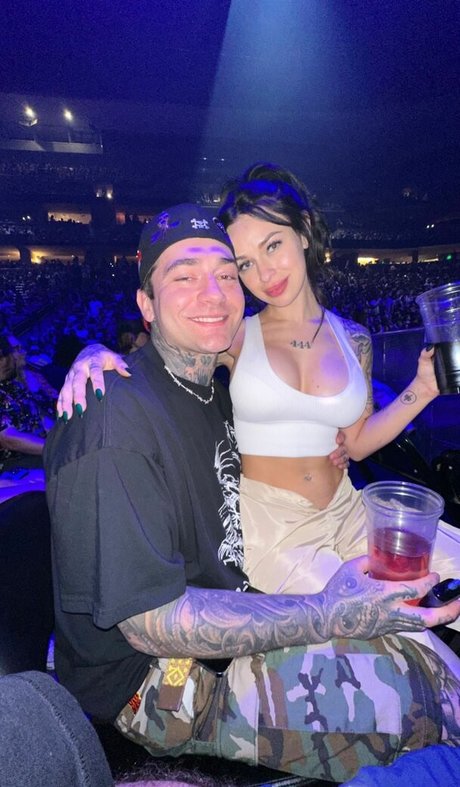 lindseyparanormal high quality model pic