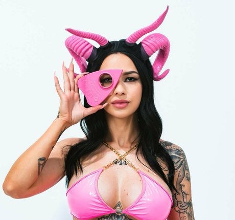 lindseyparanormal star naked gallery