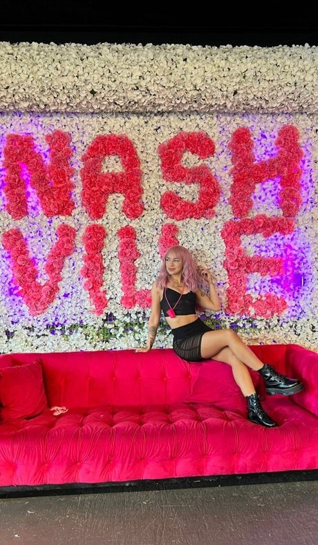 lindseyparanormal beautiful actress gallery