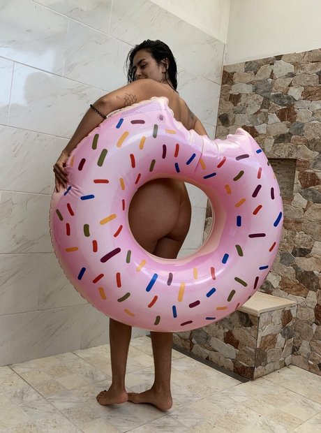 escobutt actress pics