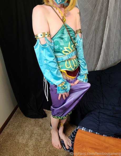 femboygaming model top pic