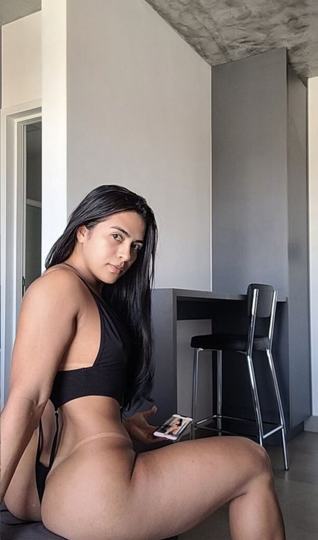 Karen Priscilla model hd pic