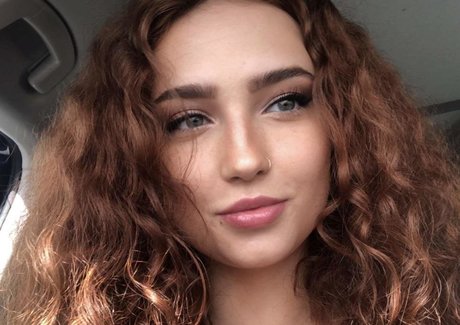 Scarlett Somebody erotic star photo