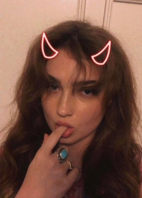 Scarlett Somebody model hd image