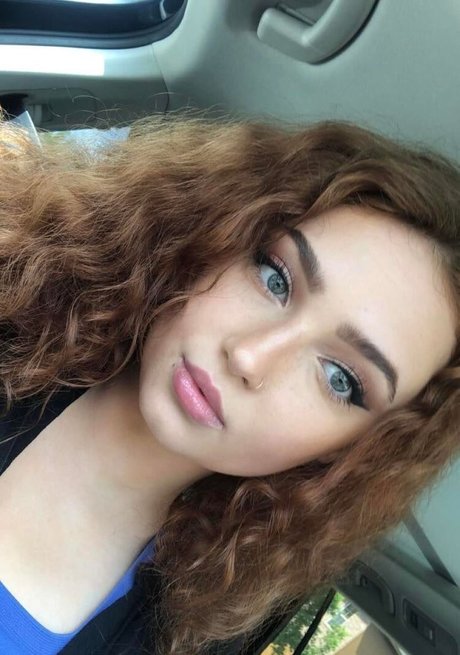 Scarlett Somebody model best photos