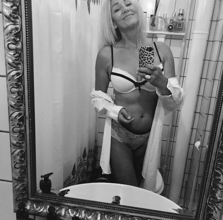 huge fake tits onlyfans exclusive photo