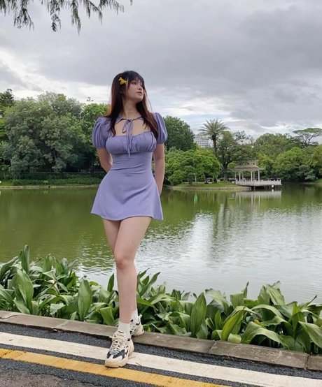 ZhouYiQin art pornstar pic