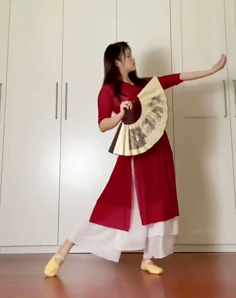 ZhouYiQin star nudes image