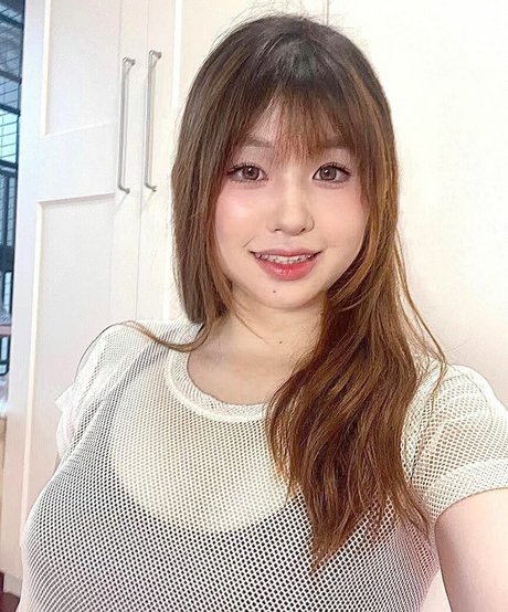 ZhouYiQin hd pornstar pictures