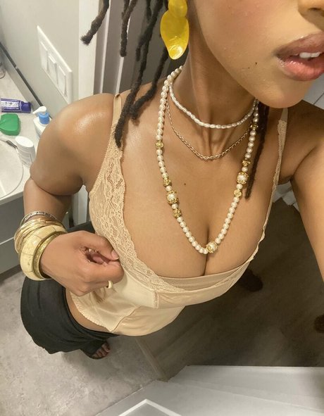 Solaya Ismail hot star pics