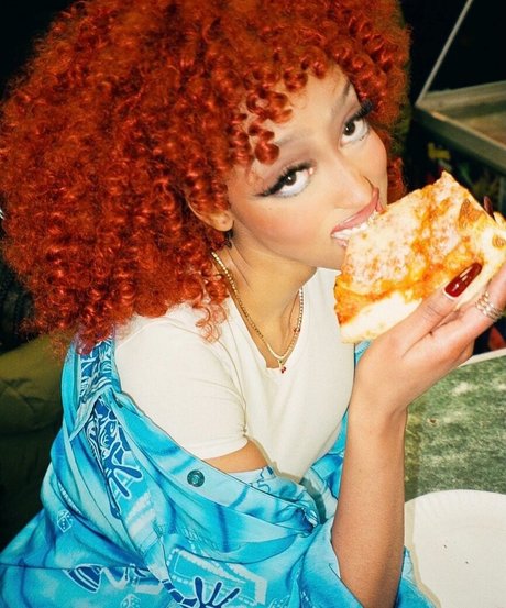 Solaya Ismail pretty model photos