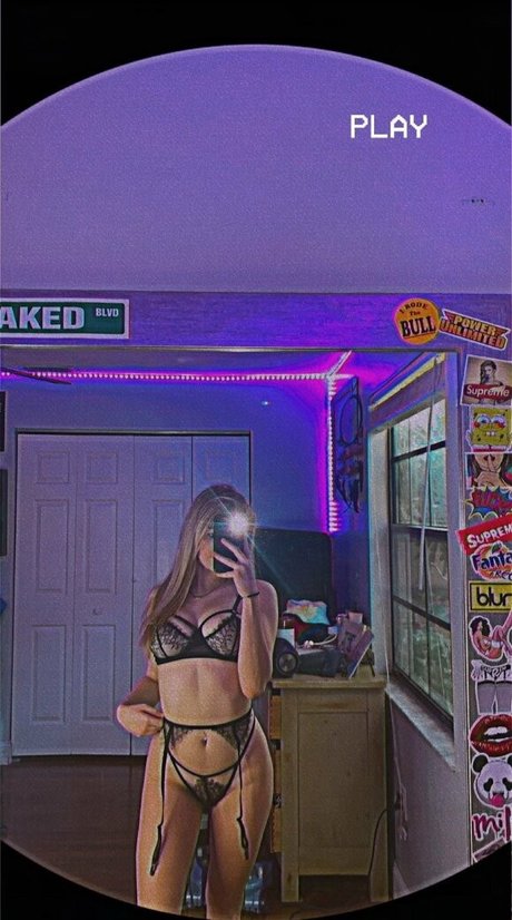 Angel Moon pretty actress pics