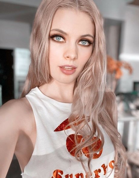 Sophie Sparks porn star archive