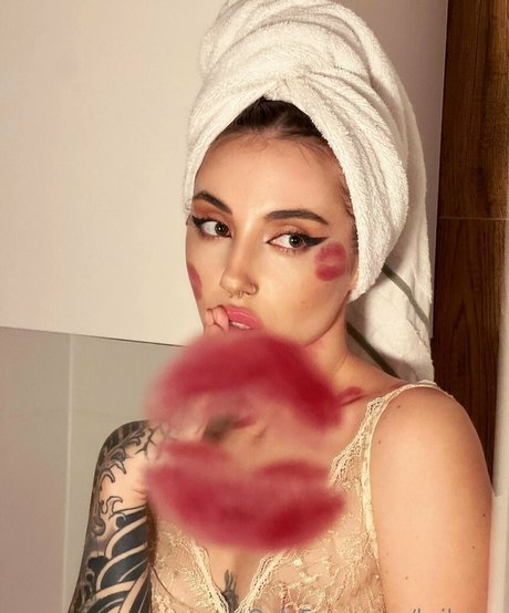 bribunn naked model pictures