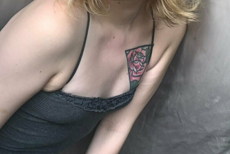 sirensgarden nudes model image