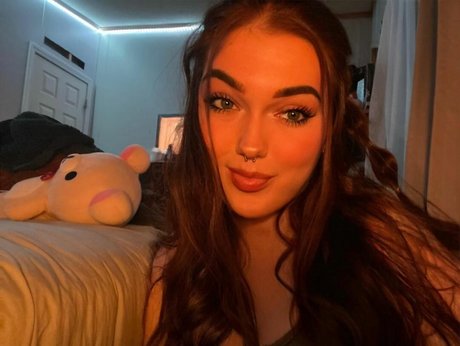 Omwhore model free archive