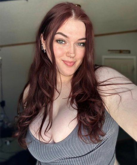 Omwhore adult model photo