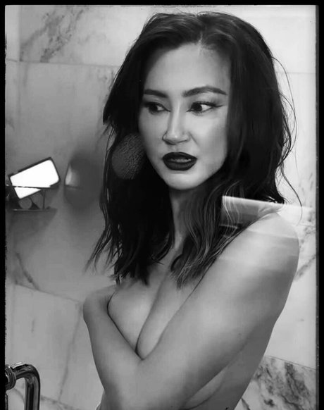 Kimiko Glenn pornstar nude photo