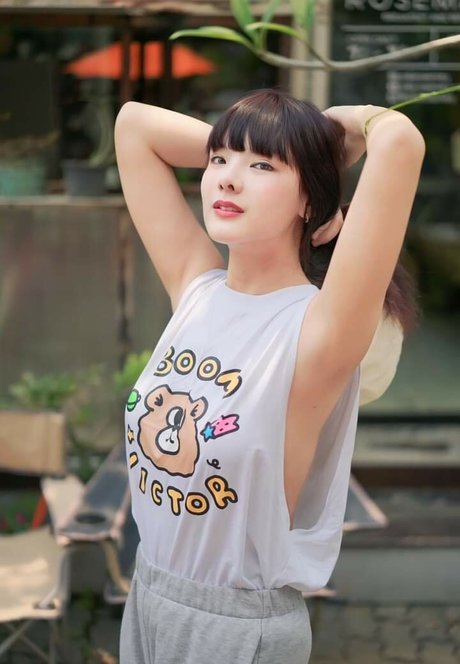 Beeko Pinknavy hot model archive