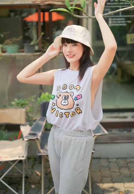 Beeko Pinknavy nude actress image