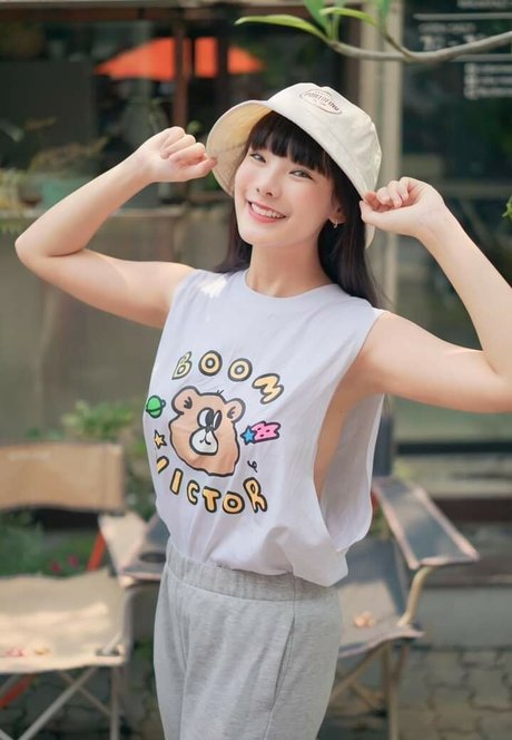 Beeko Pinknavy star sexy gallery